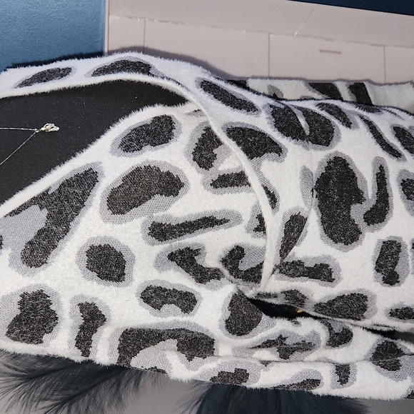 Grey and Black leopard print dress - Picture 7 of 9